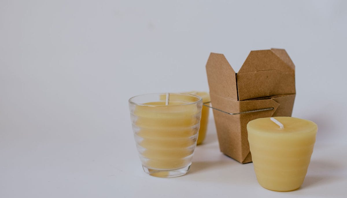do beeswax candles clean the air