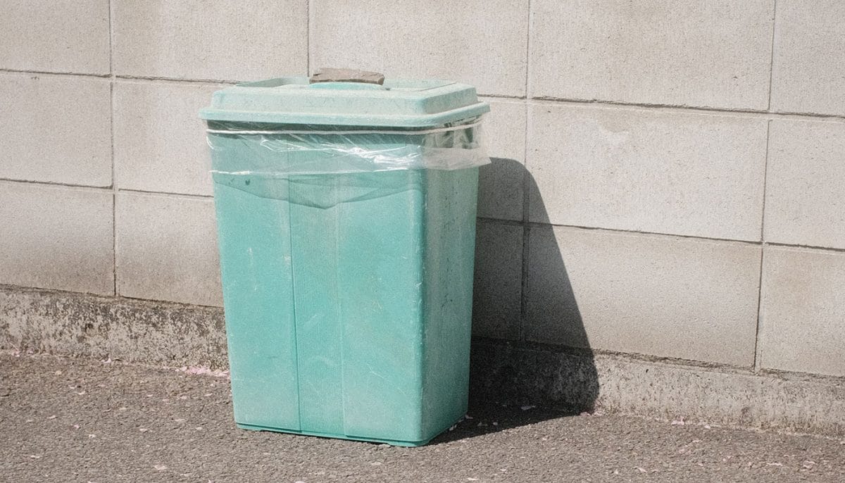 how to clean garbage can with vinegar