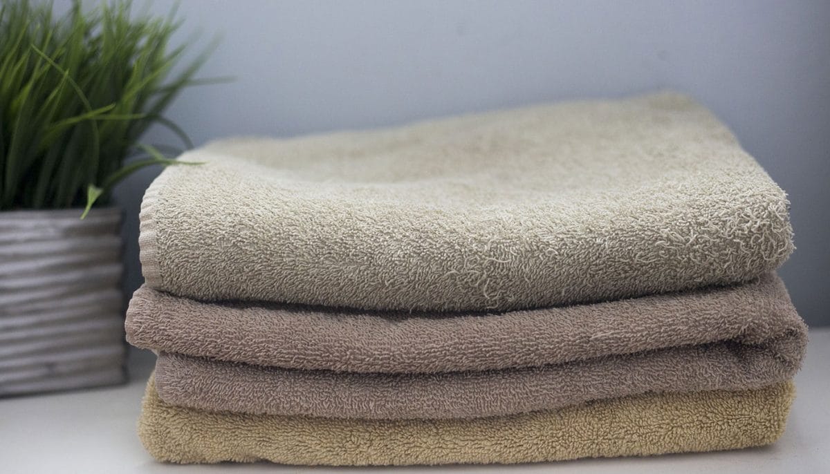 how to get rid of smelly bath towels