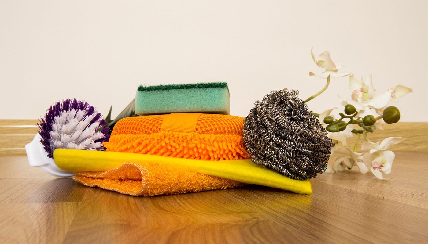 How To Clean Garbage Can With Vinegar No More Smelly Bins