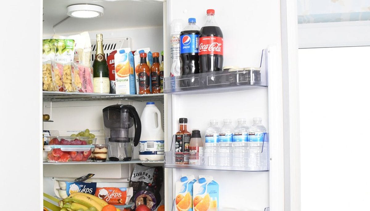 how to remove smell from fridge naturally