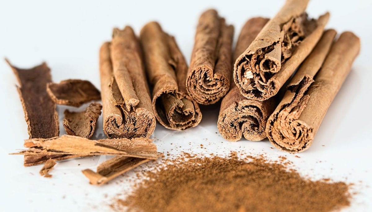 cinnamon stick and ground cinnamon
